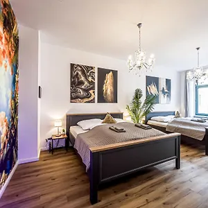 Grosse 3 Schlafzimmer Mit Kueche, Bad, Waschmaschine & Balkon Am Zoo Leipzig